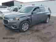 2019 Chevrolet Traverse LT Cloth z VIN 1GNEVGKW1KJ267587, wystawiony jako IAAI lot #43586839 z przebiegiem 63 779 mil mil oraz . Historia ofert i sprzedaży dostępna na DreamBid. Obrazek 2.