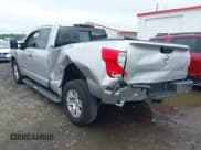 ✅ 2017 Nissan Titan SV • VIN: 1N6AA1C50HN562801 • Lot: 42702143. Wystawiony na IAAI z przebiegiem 90 233 mil. Bezpłatny archiwum sprzedaży aukcyjnych z USA i szczegółowy raport historii pojazdu na DreamBid. Zdjęcie 3.