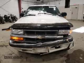2000 Chevrolet Blazer LS with VIN 1GNDT13W8Y2347453, listed as a Copart auction lot 83290534 with 161,560 mi miles and Salvage title. Bid and sale history available at DreamBid. Image 5.