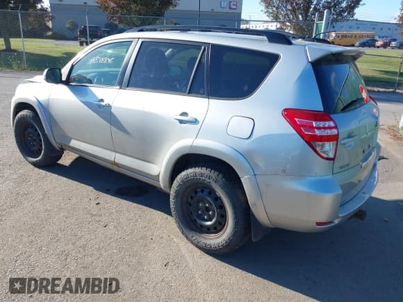 ✅ 2009 Toyota RAV4 Sport • VIN: JTMBK32V195083242 • Лот: 43528396. Опубликован ранее на IAAI с пробегом 120 227 миль. Бесплатный доступ к архиву аукционных продаж из США и подробный отчёт об истории автомобиля на DreamBid. Изображение 3.
