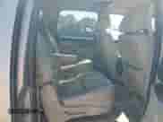 2008 Chevrolet Suburban LT z VIN 1GNFC16028J198947, wystawiony jako Copart lot #82519805 z przebiegiem 227 789 mil mil oraz Szkoda całkowita • Salvage title. Historia ofert i sprzedaży dostępna na DreamBid. Obrazek 11.