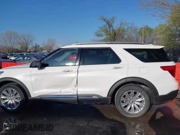 ✅ 2022 Ford Explorer Limited • VIN: 1FMSK8FH3NGB88697 • Lot: 42008355. Wystawiony na IAAI z przebiegiem 25 118 mil. Bezpłatny archiwum sprzedaży aukcyjnych z USA i szczegółowy raport historii pojazdu na DreamBid. Zdjęcie 6.