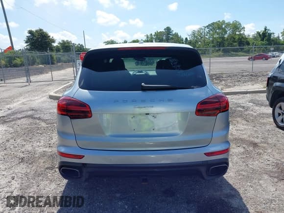 ✅ 2017 Porsche Cayenne • VIN: WP1AA2A21HKA83921 • Lot: 42483127. Wystawiony na IAAI z przebiegiem 164 701 mil. Bezpłatny archiwum sprzedaży aukcyjnych z USA i szczegółowy raport historii pojazdu na DreamBid. Zdjęcie 16.