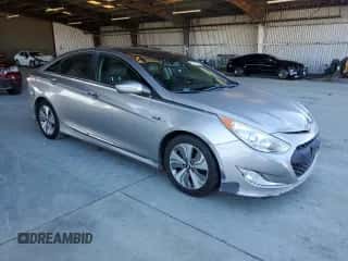 2013 Hyundai Sonata z VIN KMHEC4A49DA071604, wystawiony jako Copart lot #89446005 z przebiegiem 203 295 mil mil oraz Szkoda całkowita • Salvage title. Historia ofert i sprzedaży dostępna na DreamBid. Obrazek 4.