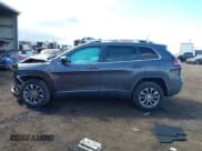 ✅ 2019 Jeep Cherokee Latitude Plus • VIN: 1C4PJLLB7KD301578 • Lot: 42544887. Wystawiony na IAAI z przebiegiem Nie podano. Bezpłatny archiwum sprzedaży aukcyjnych z USA i szczegółowy raport historii pojazdu na DreamBid. Zdjęcie 14.