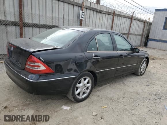 ✅ 2004 Mercedes-Benz C 240 • VIN: WDBRF61J54F551736 • Lot: 80518455. Wystawiony na Copart z przebiegiem 144 692 mil. Bezpłatny archiwum sprzedaży aukcyjnych z USA i szczegółowy raport historii pojazdu na DreamBid. Zdjęcie 3.
