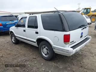 ✅ 1997 Chevrolet Blazer LS • VIN: 1GNDT13W3V2181824 • Lot: 41907453. Wystawiony na IAAI z przebiegiem 150 405 mil. Bezpłatny archiwum sprzedaży aukcyjnych z USA i szczegółowy raport historii pojazdu na DreamBid. Zdjęcie 3.