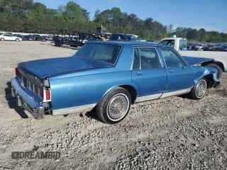 1983 Chevrolet Caprice z VIN 2G1AN69H3D1204702, wystawiony jako Copart lot #52093575 z przebiegiem 35 621 mil mil oraz Szkoda całkowita • Salvage title. Historia ofert i sprzedaży dostępna na DreamBid. Obrazek 3.