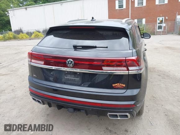 ✅ 2024 Volkswagen Atlas SEL Premium R-Line • VIN: 1V2FE2CAXRC235060 • Lot: 43011051. Wystawiony na IAAI z przebiegiem 29 621 mil. Bezpłatny archiwum sprzedaży aukcyjnych z USA i szczegółowy raport historii pojazdu na DreamBid. Zdjęcie 17.