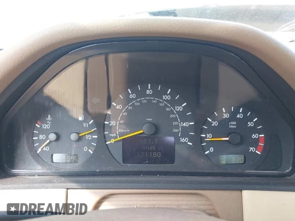 ✅ 2001 Mercedes-Benz E 320 • VIN: WDBJF65JX1B180132 • Лот: 43212301. Опубликован ранее на IAAI с пробегом 171 180 миль. Бесплатный доступ к архиву аукционных продаж из США и подробный отчёт об истории автомобиля на DreamBid. Изображение 7.