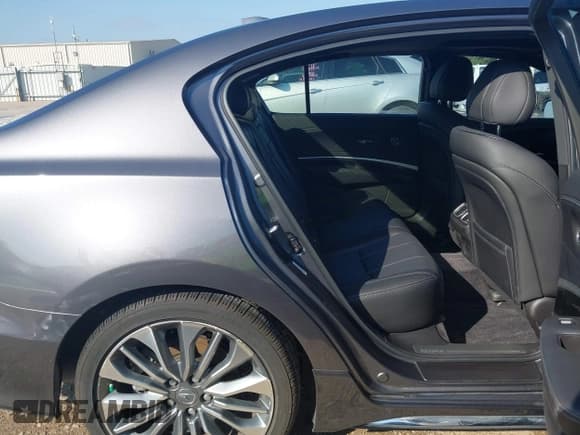 ✅ 2018 Acura RLX Technology • VIN: JH4KC1F52JC000606 • Lot: 43528369. Listed on IAAI with 35,258 mi. Free auction sales archive from the USA and detailed vehicle history report at DreamBid. Image 8.