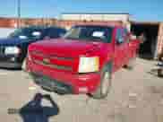 2008 Chevrolet Silverado 1500 1LT z VIN 2GCEC13J681206561, wystawiony jako IAAI lot #43455813 z przebiegiem 189 598 mil mil oraz . Historia ofert i sprzedaży dostępna na DreamBid. Obrazek 2.