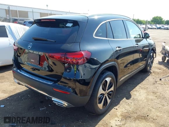 ✅ 2025 Mercedes-Benz GLA 250 • VIN: W1N4N4GB1SJ680174 • Lot: 42338044. Listed on IAAI with 1,578 mi. Free auction sales archive from the USA and detailed vehicle history report at DreamBid. Image 4.