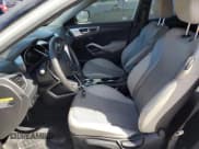 ✅ 2012 Hyundai Veloster w/Red Int • VIN: KMHTC6AD2CU070472 • Lot: 71449064. Wystawiony na Copart z przebiegiem 43 091 mil. Bezpłatny archiwum sprzedaży aukcyjnych z USA i szczegółowy raport historii pojazdu na DreamBid. Zdjęcie 7.