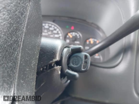 ✅ 2001 Chevrolet Silverado 1500 LS • VIN: 2GCEK19T811288343 • Лот: 43041421. Опубликован ранее на IAAI с пробегом 228 942 миль. Бесплатный доступ к архиву аукционных продаж из США и подробный отчёт об истории автомобиля на DreamBid. Изображение 11.