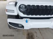 ✅ 2024 Jeep Wrangler High Altitude • VIN: 1C4RJXU69RW177460 • Lot: 42497258. Wystawiony na IAAI z przebiegiem Nie podano. Bezpłatny archiwum sprzedaży aukcyjnych z USA i szczegółowy raport historii pojazdu na DreamBid. Zdjęcie 6.