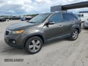 ✅ 2013 Kia Sorento EX • VIN: 5XYKU4A68DG409502 • Лот: 86248525. Опубликован ранее на Copart с пробегом 212 960 миль. Бесплатный доступ к архиву аукционных продаж из США и подробный отчёт об истории автомобиля на DreamBid. Изображение 1.