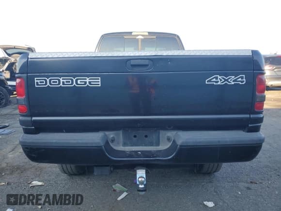 ✅ 2000 Dodge 2500 • VIN: 1B7KF2363YJ135563 • Lot: 81561185. Wystawiony na Copart z przebiegiem 248 411 mil. Bezpłatny archiwum sprzedaży aukcyjnych z USA i szczegółowy raport historii pojazdu na DreamBid. Zdjęcie 6.