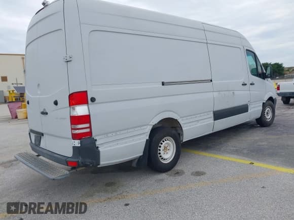 ✅ 2016 Mercedes-Benz Sprinter Cargo EXT • VIN: WD3PE8DD3GP246161 • Лот: 43736251. Опубликован ранее на IAAI с пробегом 108 973 миль. Бесплатный доступ к архиву аукционных продаж из США и подробный отчёт об истории автомобиля на DreamBid. Изображение 4.