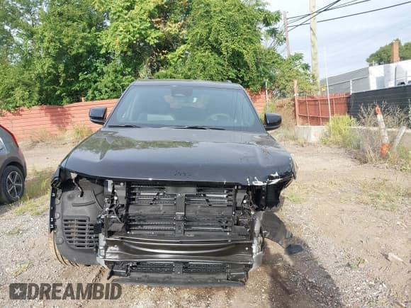 ✅ 2025 Jeep Grand Cherokee Limited • VIN: 1C4RJHBG6S8728326 • Lot: 43097342. Listed on IAAI with 134 mi. Free auction sales archive from the USA and detailed vehicle history report at DreamBid. Image 13.