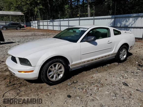 ✅ 2006 Ford Mustang Standard • VIN: 1ZVFT80N465152867 • Lot: 84778095. Listed on Copart with 181,862 mi. Free auction sales archive from the USA and detailed vehicle history report at DreamBid. Image 1.