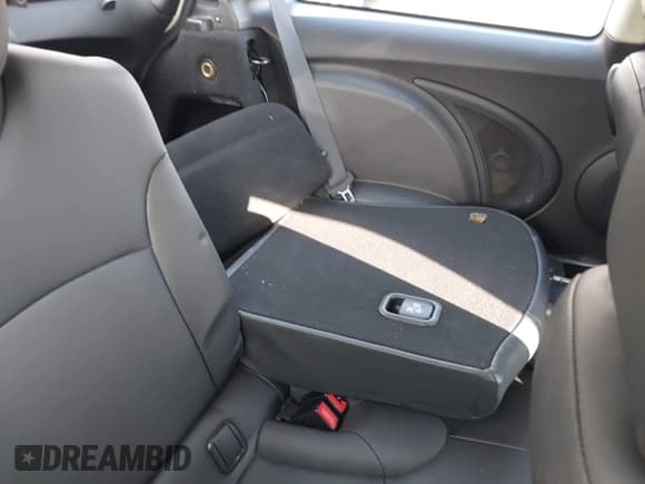 ✅ 2011 MINI Hardtop • VIN: WMWSU3C59BT092486 • Lot: 43936454. Listed on IAAI with 195,724 mi. Free auction sales archive from the USA and detailed vehicle history report at DreamBid. Image 8.