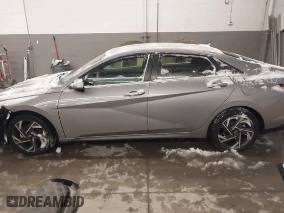 ✅ 2025 Hyundai Elantra SEL Convenience • VIN: KMHLS4DG8SU023605 • Lot: 43904889. Listed on IAAI with 10,283 mi. Free auction sales archive from the USA and detailed vehicle history report at DreamBid. Image 14.