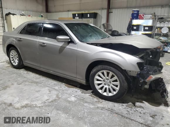 ✅ 2014 Chrysler 300 • VIN: 2C3CCAAG9EH175442 • Lot: 90496635. Listed on Copart with 147,339 mi. Free auction sales archive from the USA and detailed vehicle history report at DreamBid. Image 4.