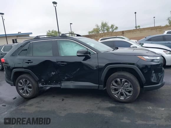 ✅ 2024 Toyota RAV4 Hybrid XLE Premium • VIN: 4T3B6RFV6RU159449 • Lot: 42180580. Wystawiony na IAAI z przebiegiem 17 930 mil. Bezpłatny archiwum sprzedaży aukcyjnych z USA i szczegółowy raport historii pojazdu na DreamBid. Zdjęcie 13.