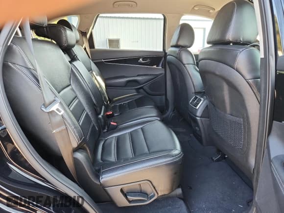 ✅ 2019 Kia Sorento L • VIN: 5XYPG4A34KG475660 • Лот: 90137815. Опубликован ранее на Copart с пробегом 112 420 миль. Бесплатный доступ к архиву аукционных продаж из США и подробный отчёт об истории автомобиля на DreamBid. Изображение 11.