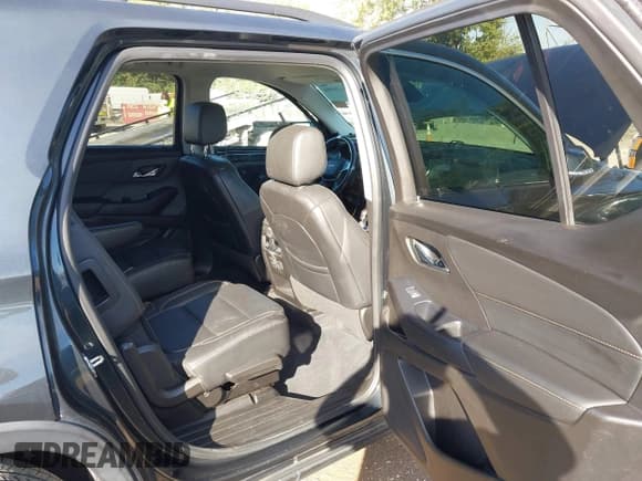 ✅ 2021 Chevrolet Traverse LT • VIN: 1GNERHKW5MJ208314 • Lot: 43416994. Wystawiony na IAAI z przebiegiem 106 936 mil. Bezpłatny archiwum sprzedaży aukcyjnych z USA i szczegółowy raport historii pojazdu na DreamBid. Zdjęcie 8.