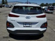 ✅ 2021 Hyundai Kona SE • VIN: KM8K12AA4MU601821 • Лот: 58746413. Опубликован ранее на Copart с пробегом 17 702 миль. Бесплатный доступ к архиву аукционных продаж из США и подробный отчёт об истории автомобиля на DreamBid. Изображение 6.