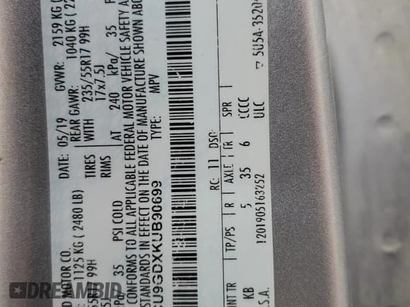 ✅ 2019 Ford Escape SE • VIN: 1FMCU9GDXKUB90699 • Lot: 82329515. Wystawiony na Copart z przebiegiem 93 094 mil. Bezpłatny archiwum sprzedaży aukcyjnych z USA i szczegółowy raport historii pojazdu na DreamBid. Zdjęcie 13.