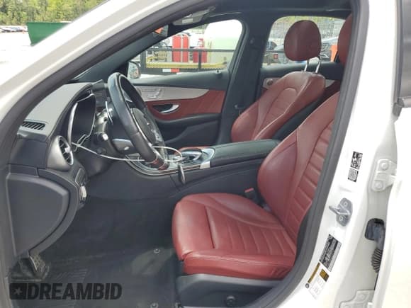 ✅ 2019 Mercedes-Benz C 43 AMG • VIN: 55SWF6EB4KU292762 • Lot: 57553335. Wystawiony na Copart z przebiegiem 59 469 mil. Bezpłatny archiwum sprzedaży aukcyjnych z USA i szczegółowy raport historii pojazdu na DreamBid. Zdjęcie 7.