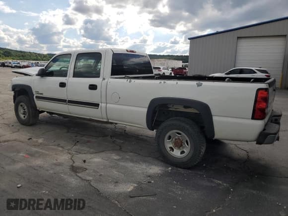 ✅ 2006 Chevrolet Silverado 2500HD Work Truck • VIN: 1GCHC23D06F231118 • Лот: 65697235. Опубликован ранее на Copart с пробегом 142 130 миль. Бесплатный доступ к архиву аукционных продаж из США и подробный отчёт об истории автомобиля на DreamBid. Изображение 2.