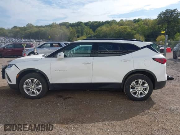 2020 Chevrolet Blazer LT z VIN 3GNKBCRS1LS662019, wystawiony jako IAAI lot #43357006 z przebiegiem 44 447 mil mil oraz . Historia ofert i sprzedaży dostępna na DreamBid. Obrazek 14.