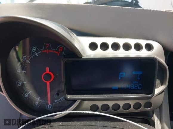 2015 Chevrolet Sonic LS z VIN 1G1JA5SH3F4146565, wystawiony jako IAAI lot #42924341 z przebiegiem 114 320 mil mil oraz . Historia ofert i sprzedaży dostępna na DreamBid. Obrazek 7.