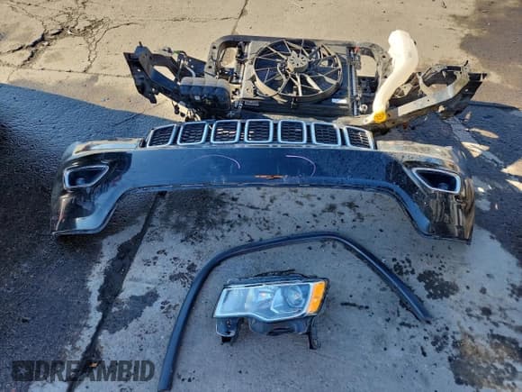 ✅ 2018 Jeep Grand Cherokee Limited • VIN: 1C4RJFBGXJC459697 • Лот: 90622285. Опубликован ранее на Copart с пробегом 92 175 миль. Бесплатный доступ к архиву аукционных продаж из США и подробный отчёт об истории автомобиля на DreamBid. Изображение 13.