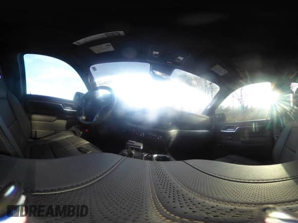 2024 Chevrolet Silverado 1500 High Country с VIN 1GCUDJED1RZ354691, выставлен на аукционе IAAI как лот 41130338 с пробегом 8 180 миль миль и . История ставок и продаж доступна на DreamBid. Изображение 19.