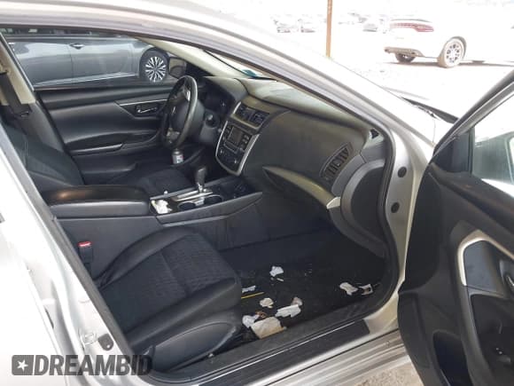✅ 2016 Nissan Altima S • VIN: 1N4AL3AP5GN327697 • Lot: 42422313. Listed on IAAI with 136,829 mi. Free auction sales archive from the USA and detailed vehicle history report at DreamBid. Image 5.
