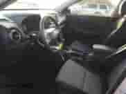 2019 Hyundai Kona SE z VIN KM8K1CAA8KU373275, wystawiony jako Copart lot #70511242 z przebiegiem Nie podano mil oraz . Historia ofert i sprzedaży dostępna na DreamBid. Obrazek 7.