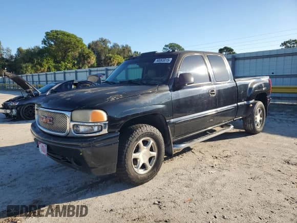✅ 2004 GMC Sierra Denali • VIN: 2GTFK69U541118231 • Lot: 90063015. Listed on Copart with 214,087 mi. Free auction sales archive from the USA and detailed vehicle history report at DreamBid. Image 1.