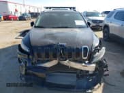 ✅ 2017 Jeep Cherokee 75th Anniversary Edition • VIN: 1C4PJLCS0HW591594 • Lot: 43395647. Wystawiony na IAAI z przebiegiem 179 135 mil. Bezpłatny archiwum sprzedaży aukcyjnych z USA i szczegółowy raport historii pojazdu na DreamBid. Zdjęcie 13.