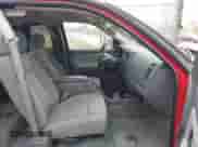 2007 Dodge Dakota ST z VIN 1D7HW22K57S242864, wystawiony jako IAAI lot #40887281 z przebiegiem 139 160 mil mil oraz . Historia ofert i sprzedaży dostępna na DreamBid. Obrazek 5.