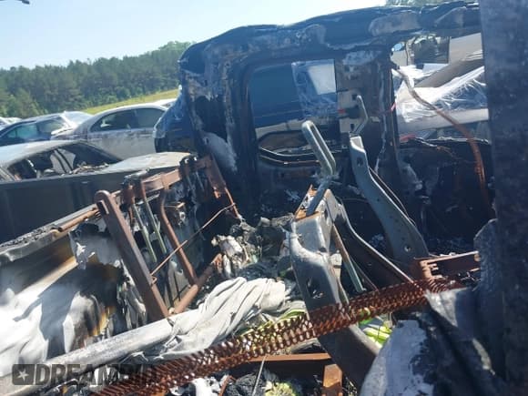 ✅ 2019 Ford F-150 XL • VIN: 1FTFX1E56KKE98311 • Lot: 42258658. Wystawiony na IAAI z przebiegiem Nie podano. Bezpłatny archiwum sprzedaży aukcyjnych z USA i szczegółowy raport historii pojazdu na DreamBid. Zdjęcie 8.