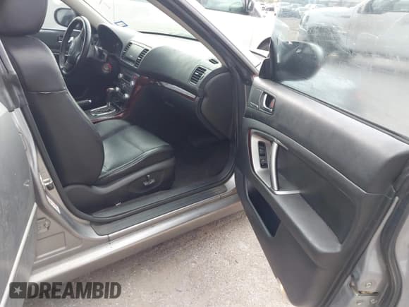 ✅ 2009 Subaru Legacy Limited • VIN: 4S3BL626297233063 • Lot: 43787613. Wystawiony na IAAI z przebiegiem 234 300 mil. Bezpłatny archiwum sprzedaży aukcyjnych z USA i szczegółowy raport historii pojazdu na DreamBid. Zdjęcie 5.