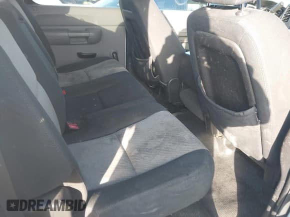 ✅ 2007 Chevrolet Silverado 2500HD 1LT • VIN: 1GCHC23K97F566426 • Lot: 43831242. Wystawiony na IAAI z przebiegiem 249 118 mil. Bezpłatny archiwum sprzedaży aukcyjnych z USA i szczegółowy raport historii pojazdu na DreamBid. Zdjęcie 8.