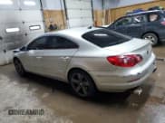 ✅ 2009 Volkswagen CC 4Motion • VIN: WVWGU73C79E535781 • Лот: 84482454. Опубликован ранее на Copart с пробегом 147 108 миль. Бесплатный доступ к архиву аукционных продаж из США и подробный отчёт об истории автомобиля на DreamBid. Изображение 2.