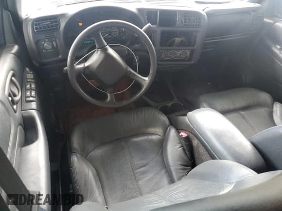 ✅ 2001 Chevrolet Blazer LT • VIN: 1GNDT13W31K257522 • Lot: 63153635. Wystawiony na Copart z przebiegiem 194 097 mil. Bezpłatny archiwum sprzedaży aukcyjnych z USA i szczegółowy raport historii pojazdu na DreamBid. Zdjęcie 8.