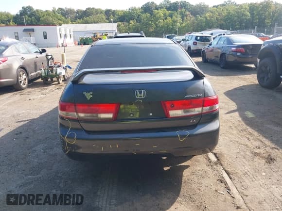 ✅ 2004 Honda Accord LX • VIN: 1HGCM56324A179028 • Lot: 43219040. Wystawiony na IAAI z przebiegiem 207 474 mil. Bezpłatny archiwum sprzedaży aukcyjnych z USA i szczegółowy raport historii pojazdu na DreamBid. Zdjęcie 16.